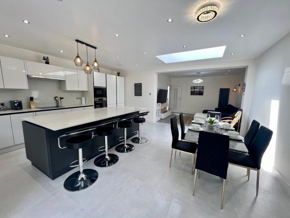 Вилла Wembley Stadium 5 Star Brand New Luxury Sleeps 14 With Parking Лондон Экстерьер фото